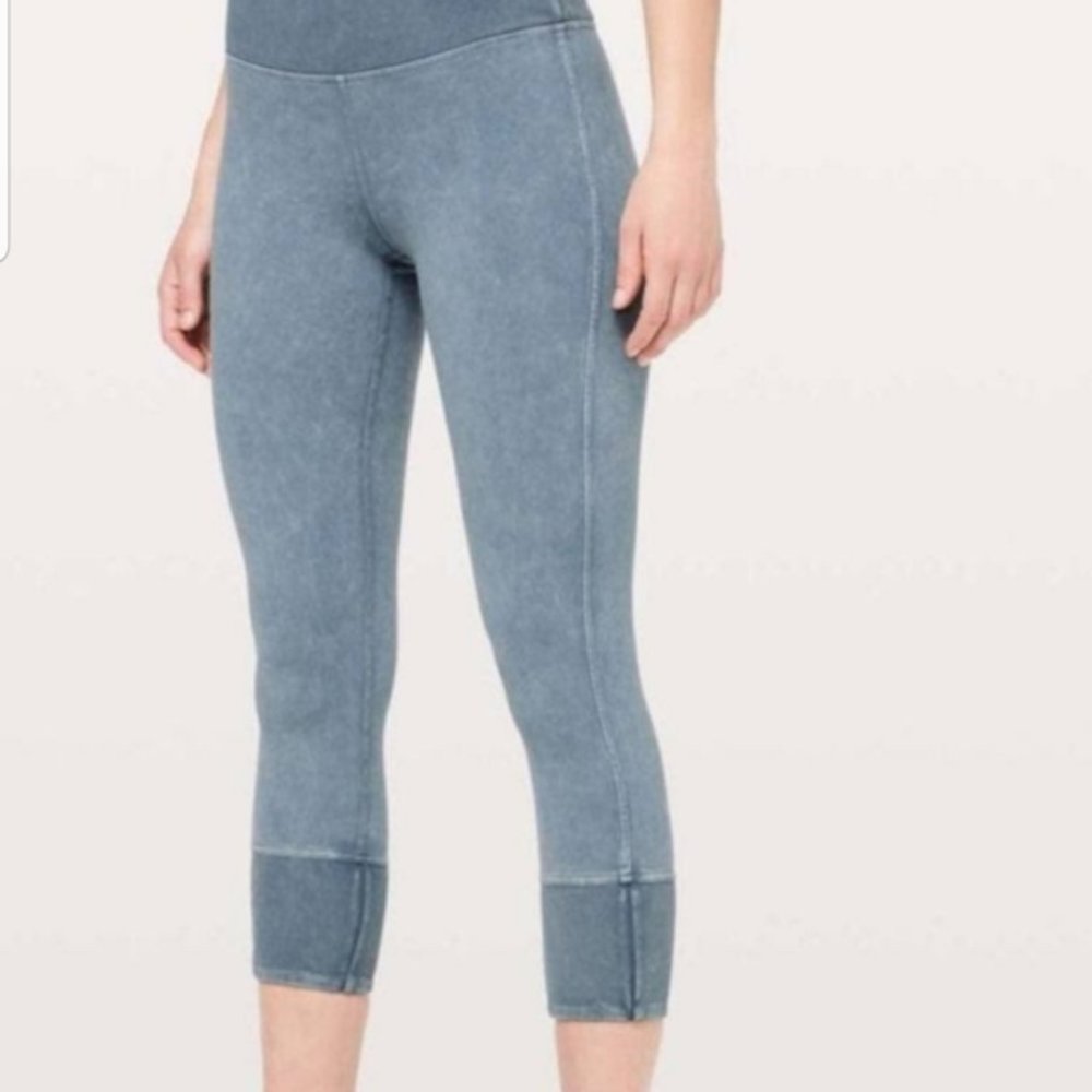 Size 2 - Lululemon Wunder Under Crop 23"